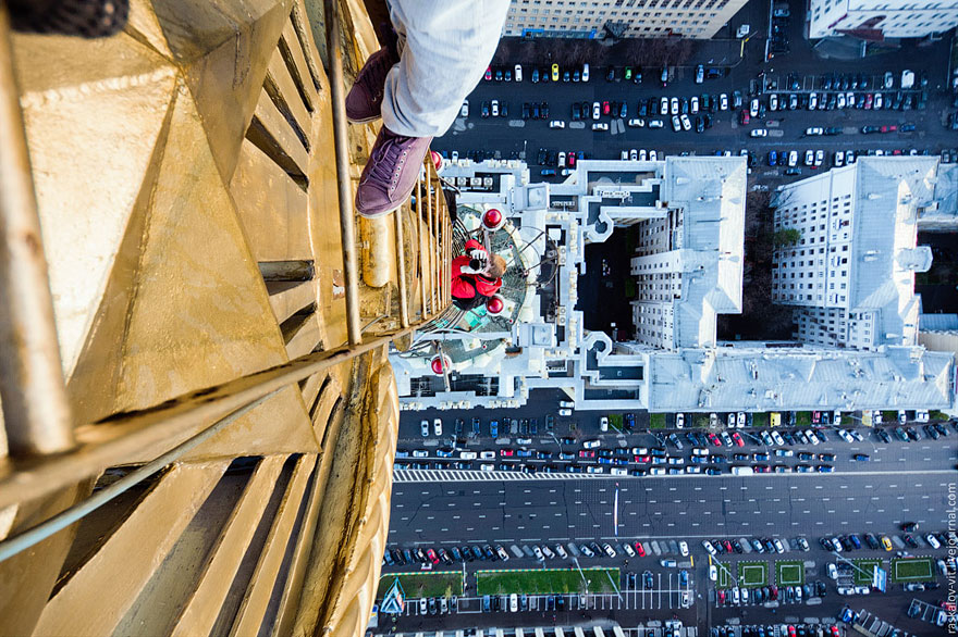 Heart-stopping Photos of Russian Daredevils Taken Without Any Safety Equipment