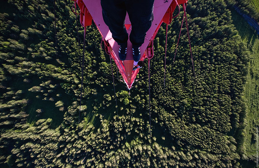 Heart-stopping Photos of Russian Daredevils Taken Without Any Safety Equipment Heart-stopping Photos of Russian Daredevils Taken Without Any Safety Equipment