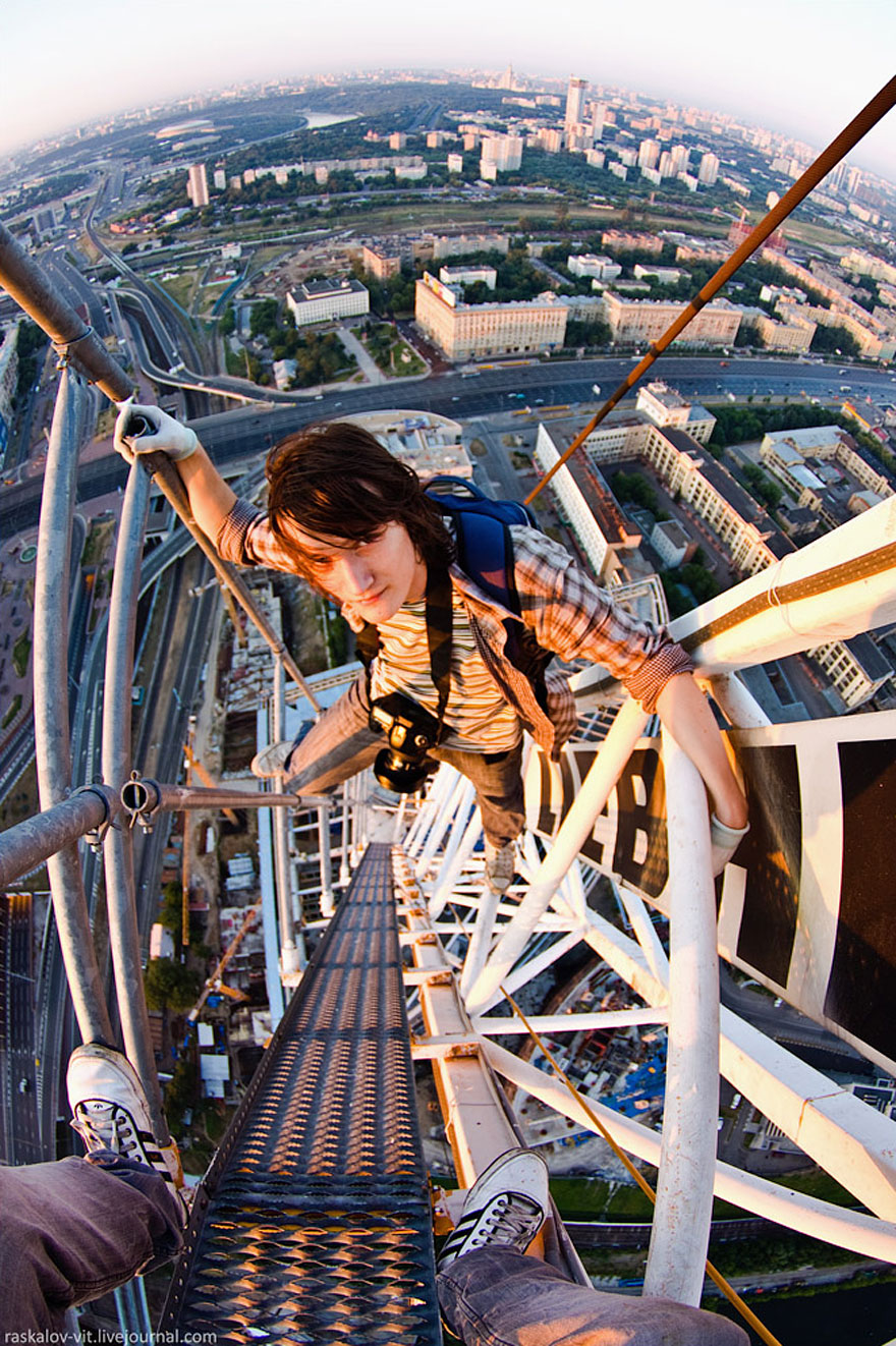 Heart-stopping Photos of Russian Daredevils Taken Without Any Safety Equipment