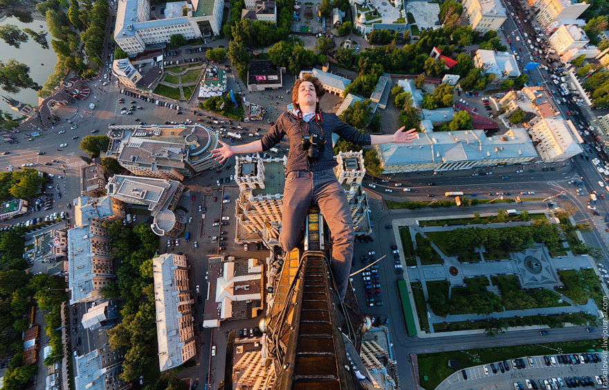 Heart-stopping Photos of Russian Daredevils Taken Without Any Safety Equipment Heart-stopping Photos of Russian Daredevils Taken Without Any Safety Equipment