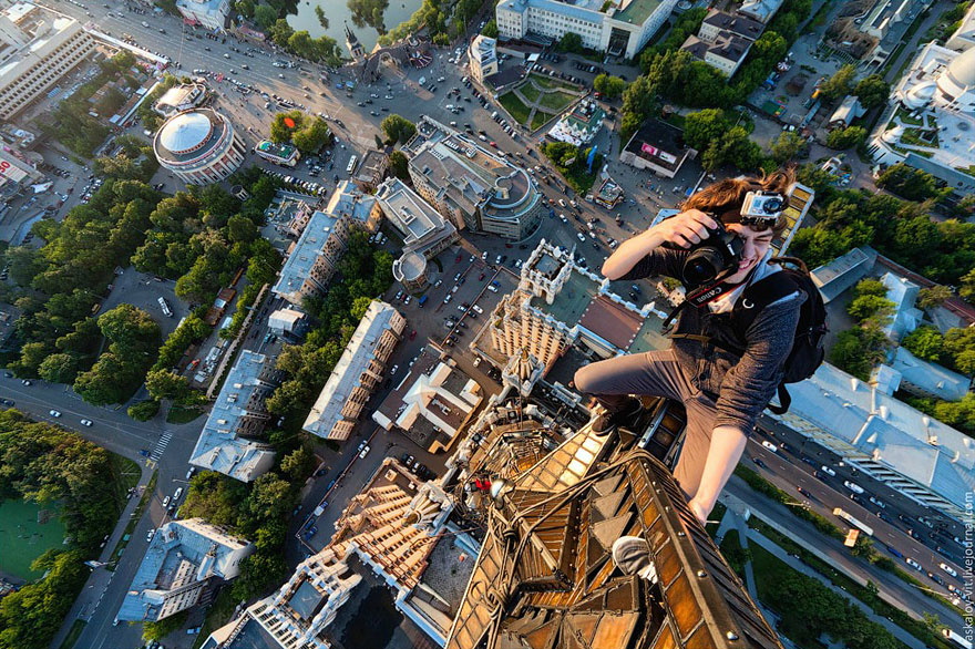 Heart-stopping Photos of Russian Daredevils Taken Without Any Safety Equipment Heart-stopping Photos of Russian Daredevils Taken Without Any Safety Equipment