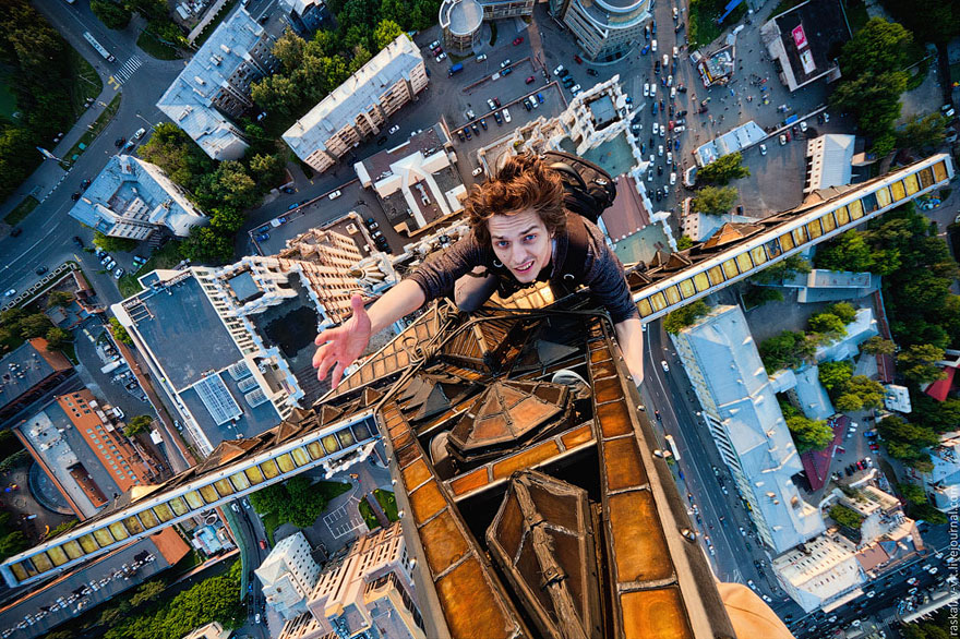 Heart-stopping Photos of Russian Daredevils Taken Without Any Safety Equipment