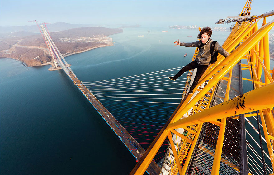Heart-stopping Photos of Russian Daredevils Taken Without Any Safety Equipment Heart-stopping Photos of Russian Daredevils Taken Without Any Safety Equipment