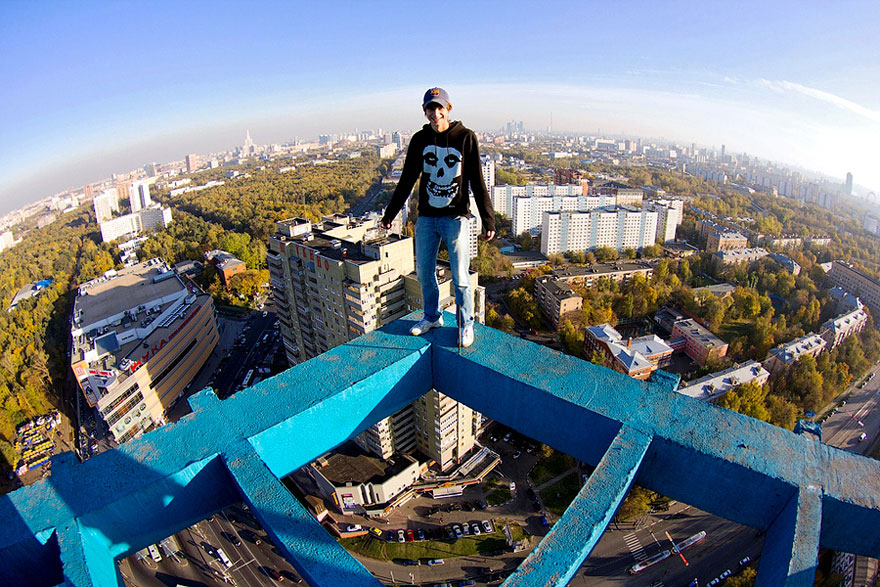 Heart-stopping Photos of Russian Daredevils Taken Without Any Safety Equipment