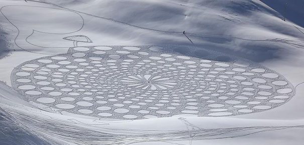 Incredible Trampled Snow Art by Simon Beck Incredible Trampled Snow Art by Simon Beck