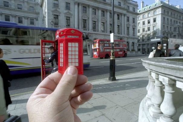 Souvenir Optical Illusions by Michael Hughes Souvenir Optical Illusions by Michael Hughes