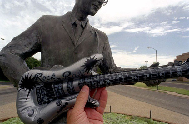 Souvenir Optical Illusions by Michael Hughes Souvenir Optical Illusions by Michael Hughes