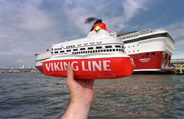 Souvenir Optical Illusions by Michael Hughes Souvenir Optical Illusions by Michael Hughes