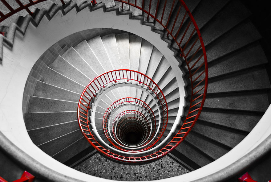 20 Mesmerizing Examples of Spiral Staircase Photography