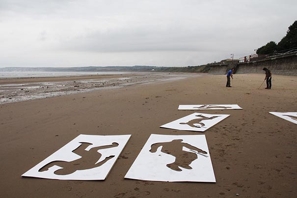 9,000 Fallen Soldier Sand Drawings Commemorate Those Who Died On D-Day Beach 