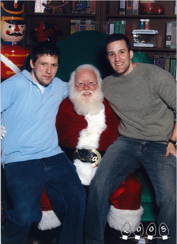 Two Brothers Have Been Taking Pictures With Santa For The Last 34 Years