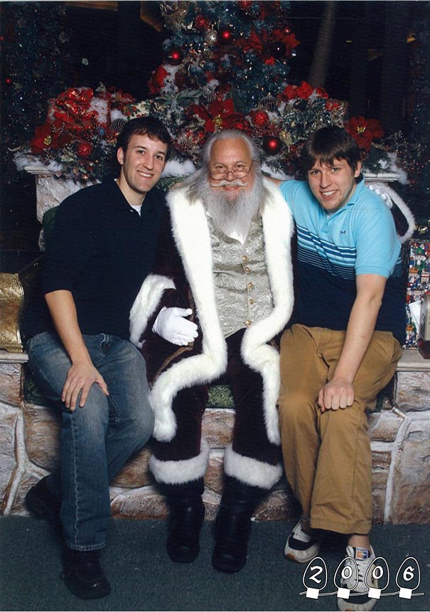Two Brothers Have Been Taking Pictures With Santa For The Last 34 Years