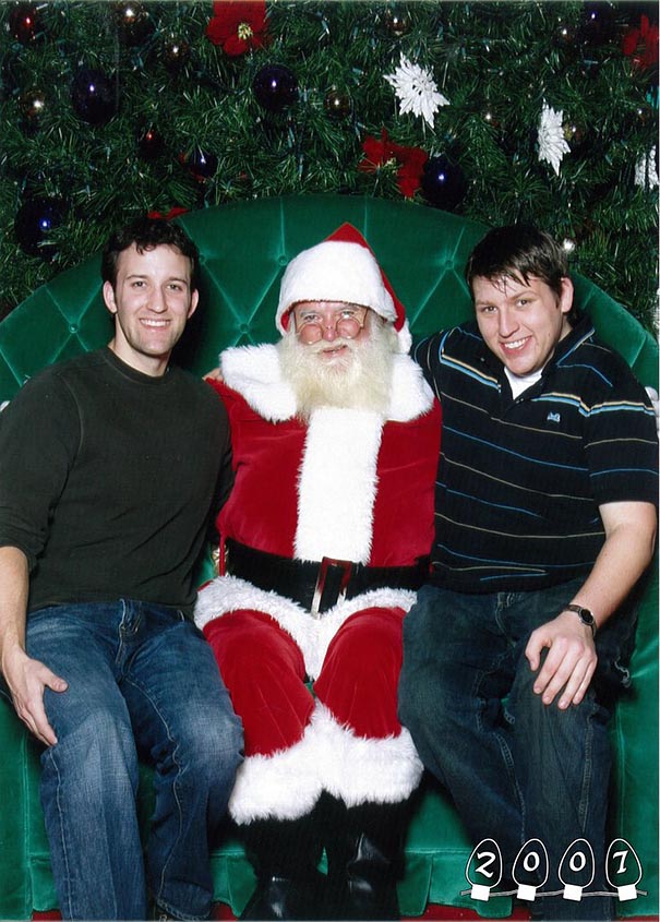 Two Brothers Have Been Taking Pictures With Santa For The Last 34 Years