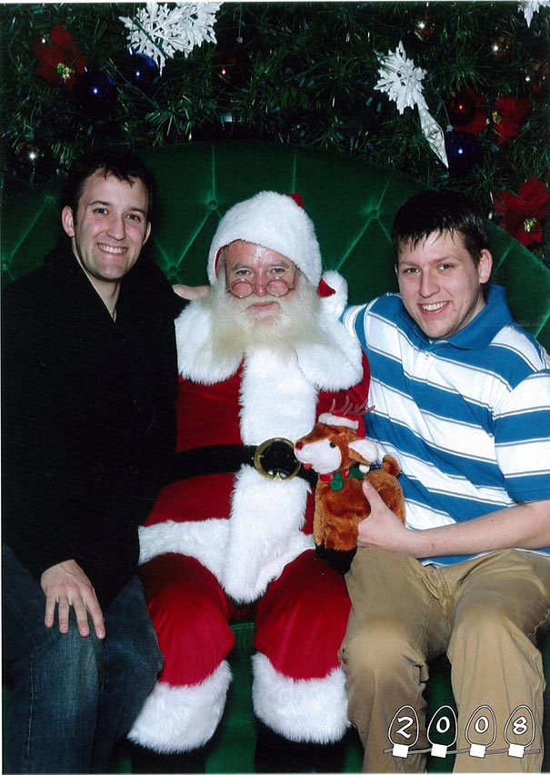 Two Brothers Have Been Taking Pictures With Santa For The Last 34 Years