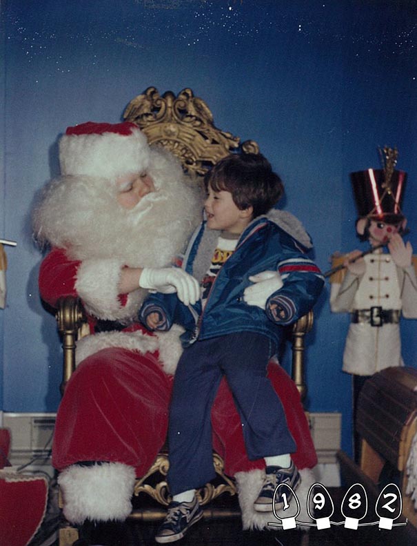 Two Brothers Have Been Taking Pictures With Santa For The Last 34 Years