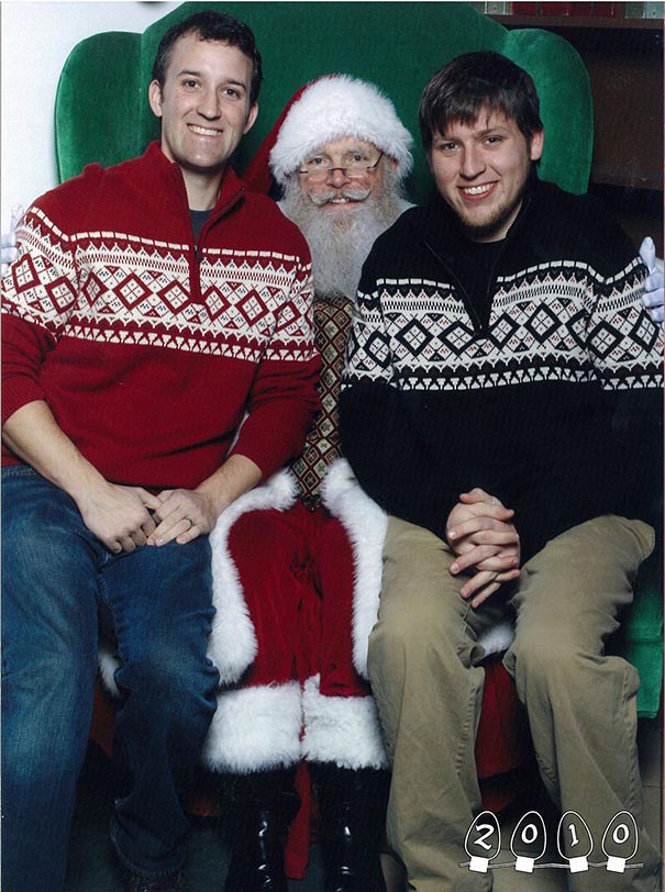 Two Brothers Have Been Taking Pictures With Santa For The Last 34 Years