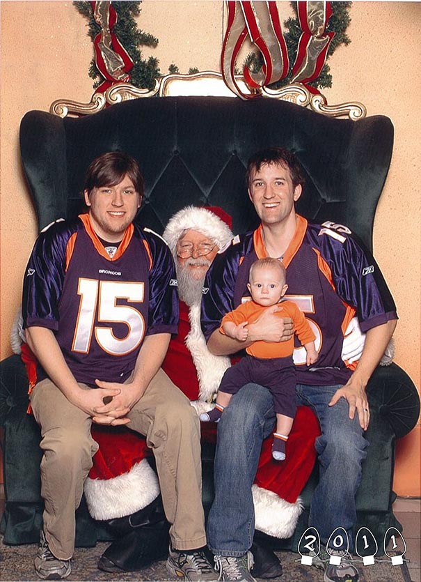 Two Brothers Have Been Taking Pictures With Santa For The Last 34 Years
