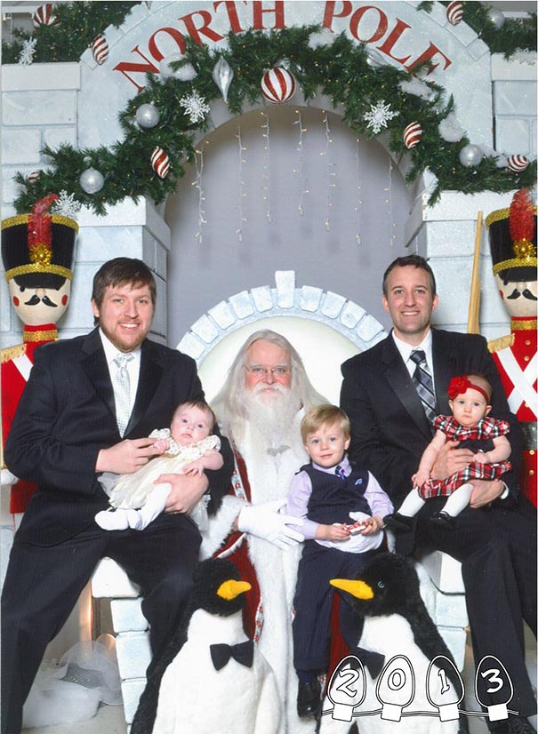 Two Brothers Have Been Taking Pictures With Santa For The Last 34 Years