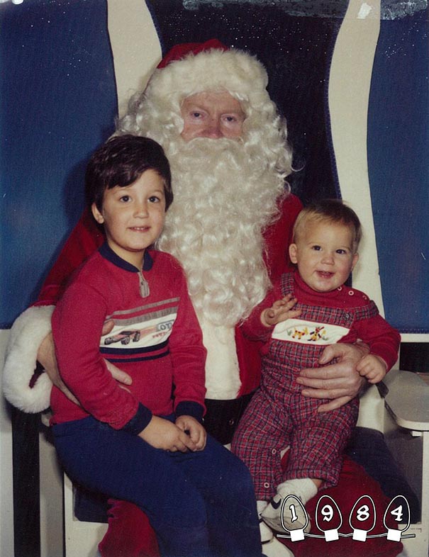 Two Brothers Have Been Taking Pictures With Santa For The Last 34 Years