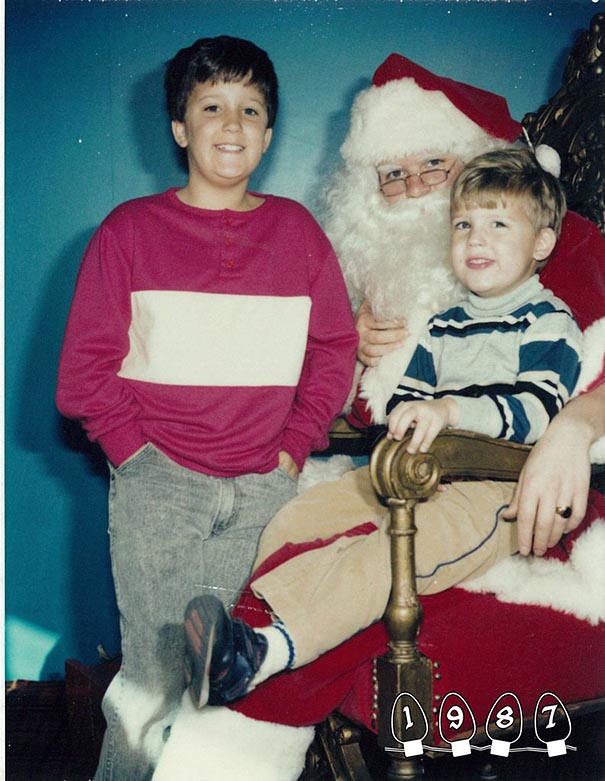 Two Brothers Have Been Taking Pictures With Santa For The Last 34 Years