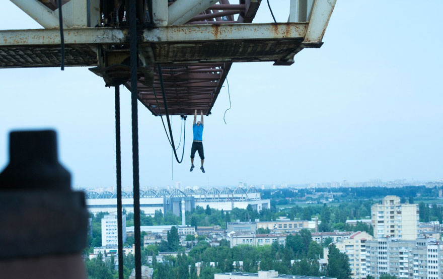 Dizzying Photos of Ukrainian Daredevil Hanging from Tall Buildings Dizzying Photos of Ukrainian Daredevil Hanging from Tall Buildings