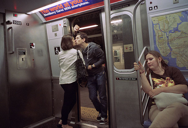 Street Photographer Spends 30 Years Capturing Kissing Couples of New York City