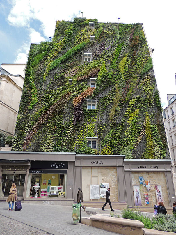Stunning Vertical Garden Decorates Building In Paris (7 pics)