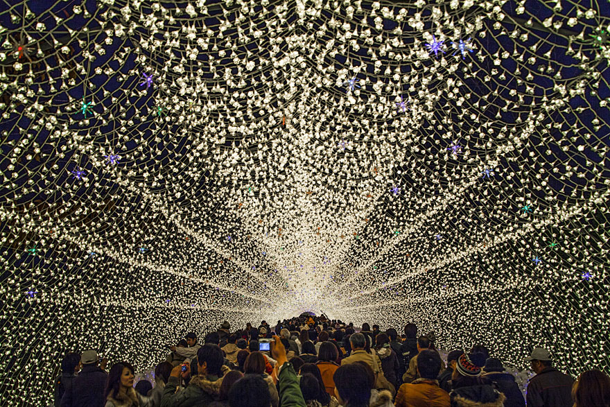 Tunnel of Lights Made of Millions of LEDs in Japan Tunnel of Lights Made of Millions of LEDs in Japan