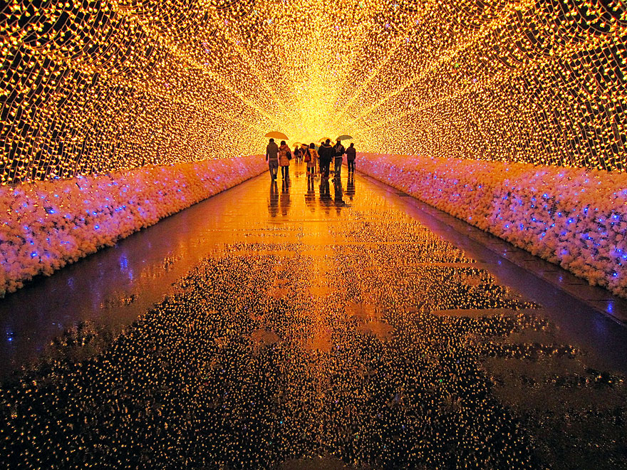 Tunnel of Lights Made of Millions of LEDs in Japan