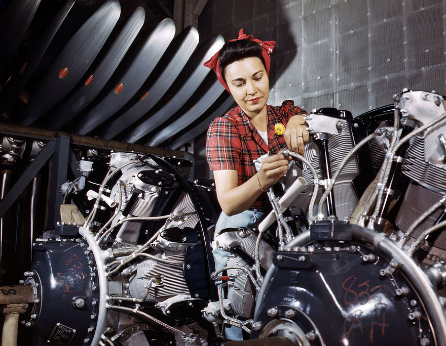 Rare Color Photographs of Women at Work During WW2 Rare Color Photographs of Women at Work During WW2
