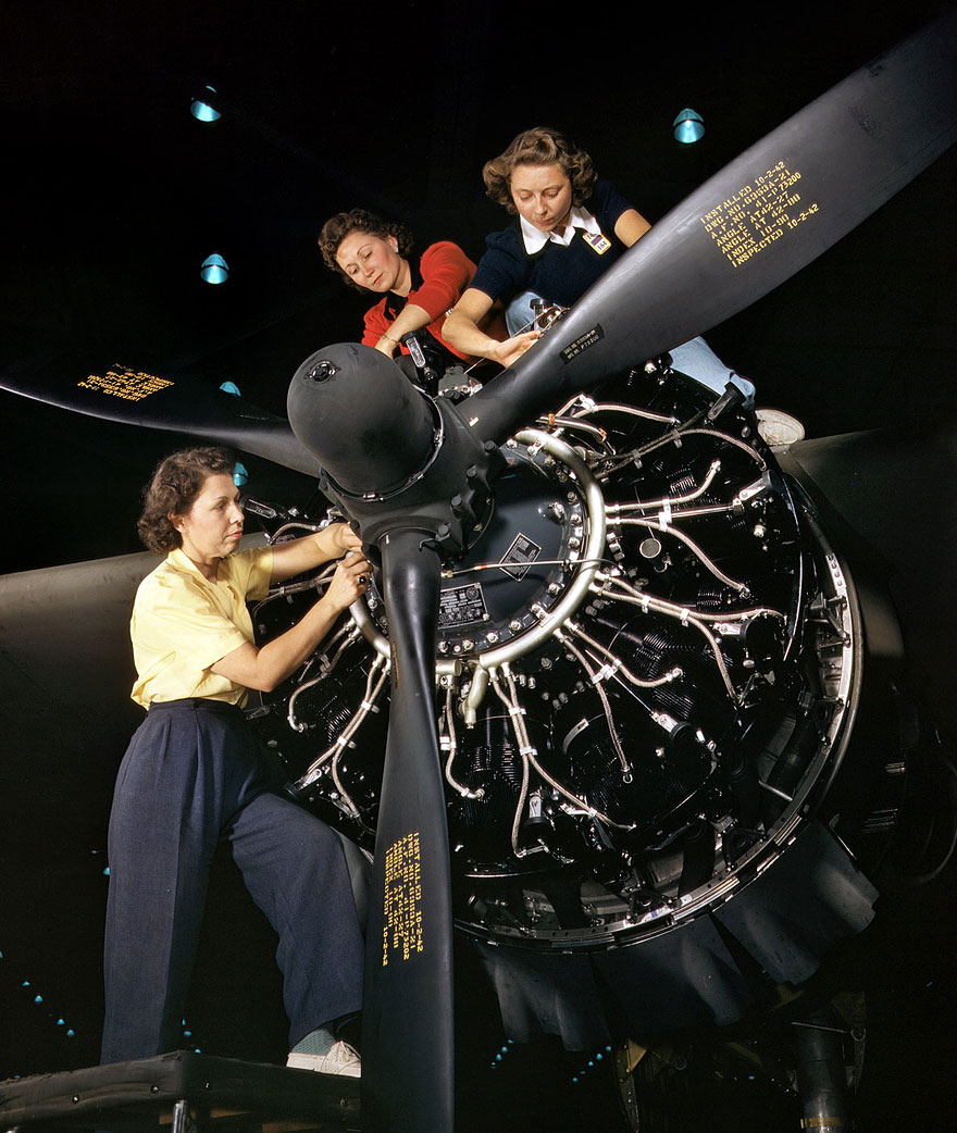 Rare Color Photographs of Women at Work During WW2 Rare Color Photographs of Women at Work During WW2