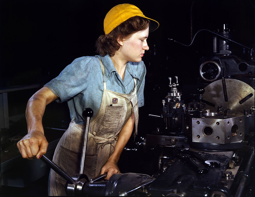 Rare Color Photographs of Women at Work During WW2 Rare Color Photographs of Women at Work During WW2