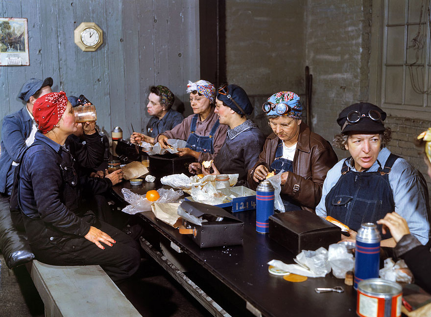 Rare Color Photographs of Women at Work During WW2 Rare Color Photographs of Women at Work During WW2