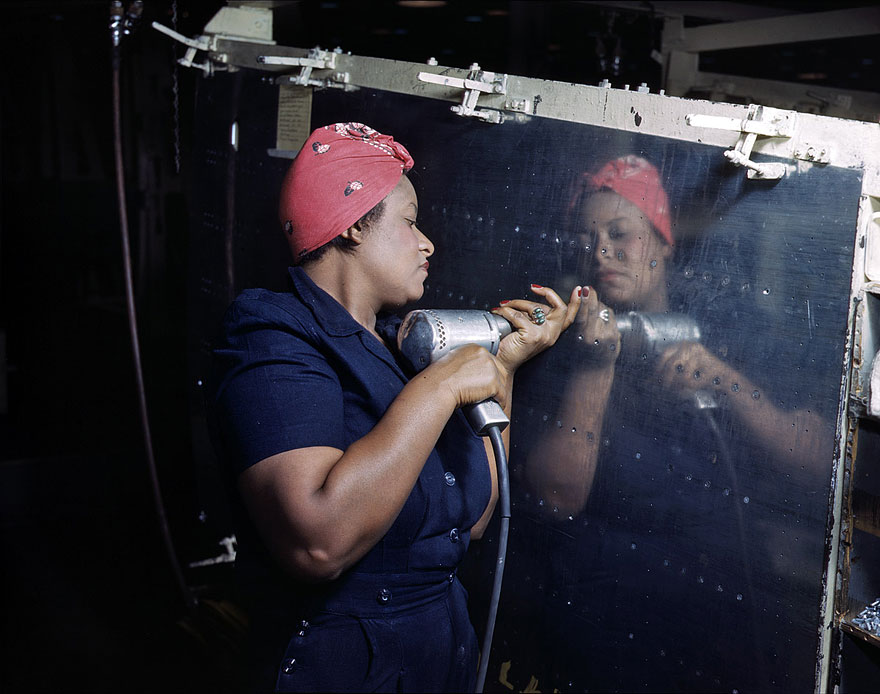 Rare Color Photographs of Women at Work During WW2 Rare Color Photographs of Women at Work During WW2