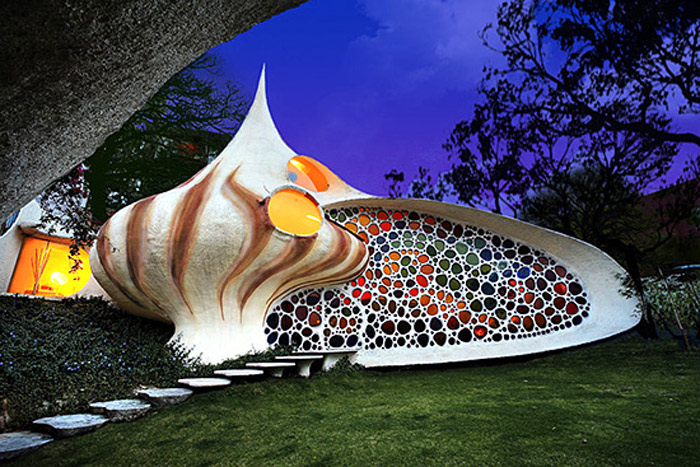 Top 33 World's Strangest Buildings Top 33 World's Strangest Buildings