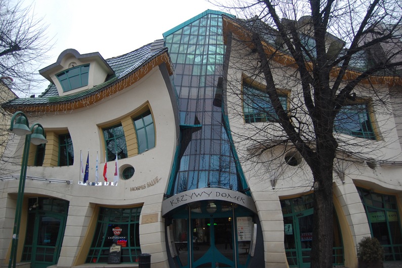 Top 33 World's Strangest Buildings Top 33 World's Strangest Buildings