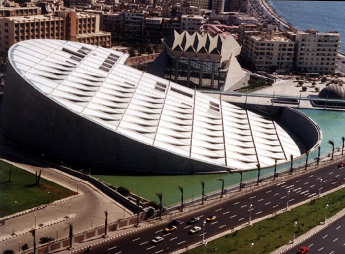Top 33 World's Strangest Buildings Top 33 World's Strangest Buildings
