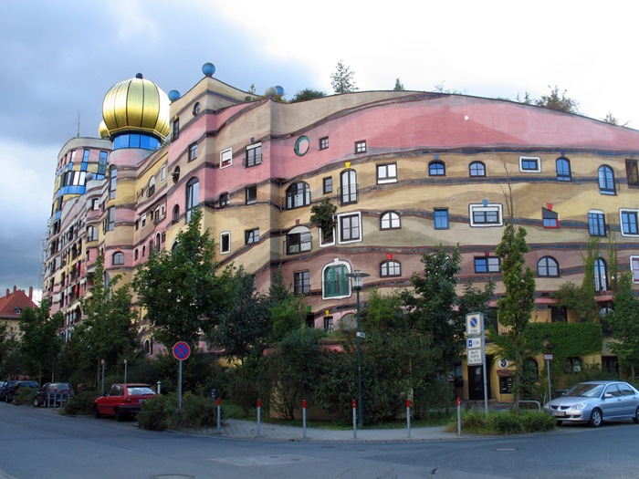Top 33 World's Strangest Buildings Top 33 World's Strangest Buildings